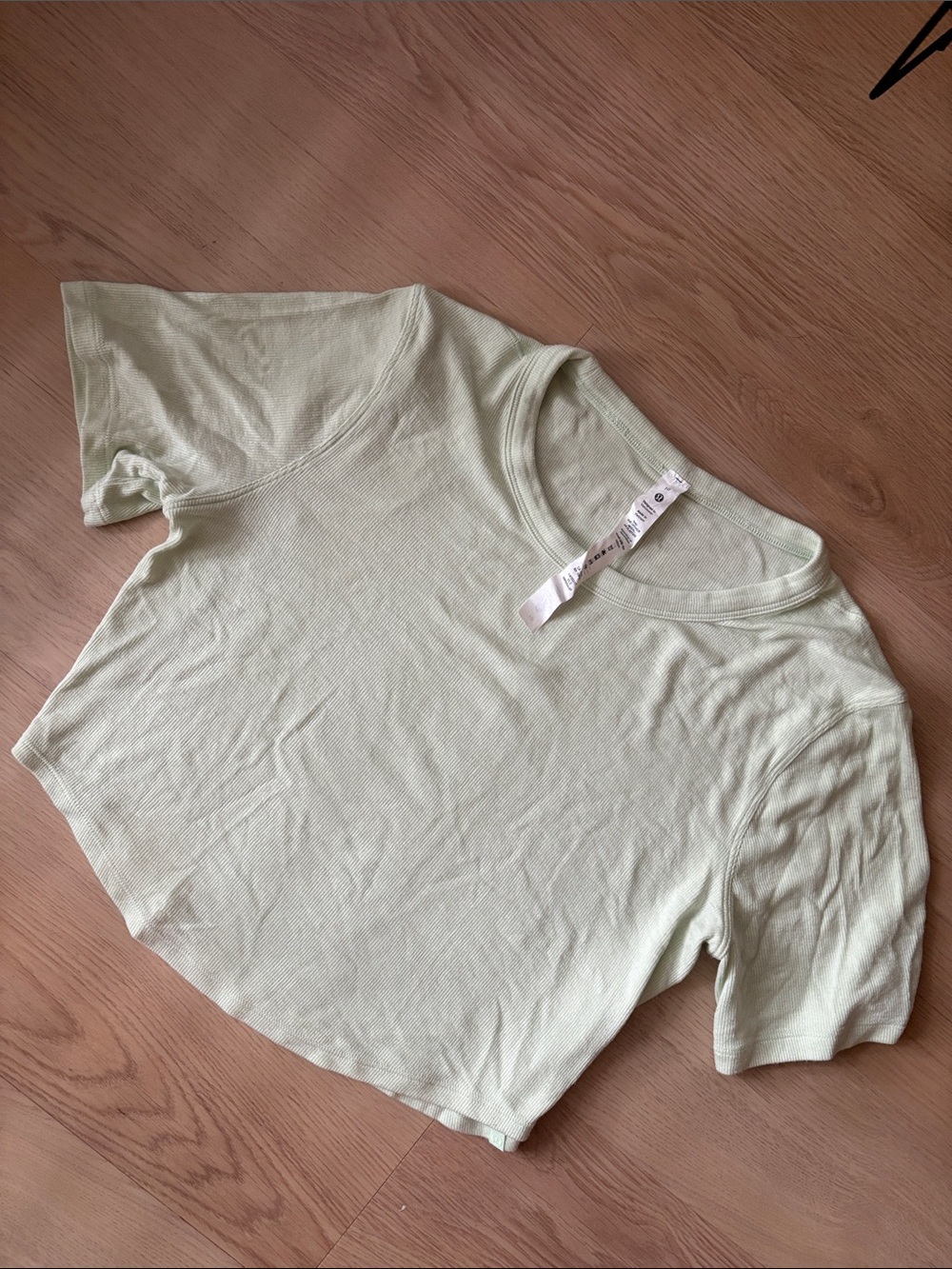 Lululemon hold tight cropped Short Sleeve shirt - kohlrabi (Pale Green), size 10 - Picture 2 of 7